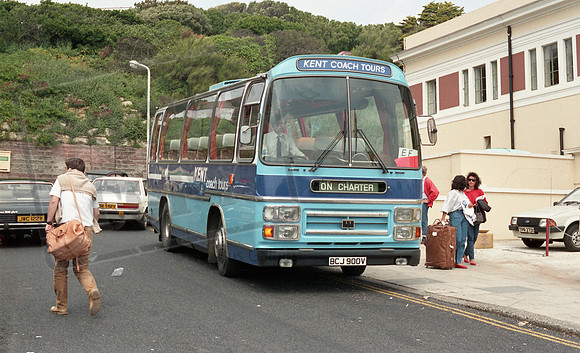 Kent Coach Tours of Ashford BCJ900V Hastings RP34 86 019