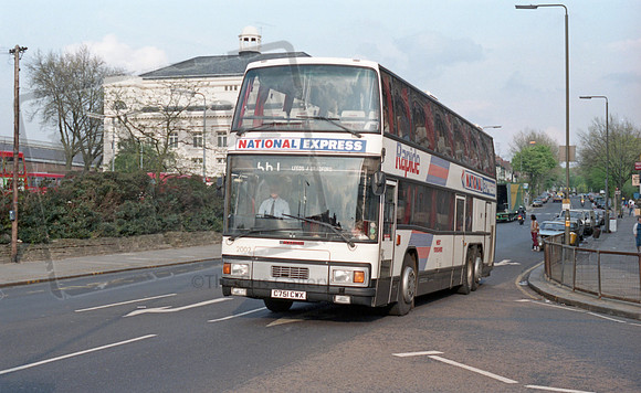 West Yorkshire C751CWX Golders Green RP51 87 031