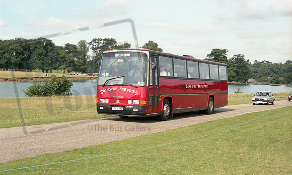 Safeway C744JYA Woburn Showbus RP36 070986 022