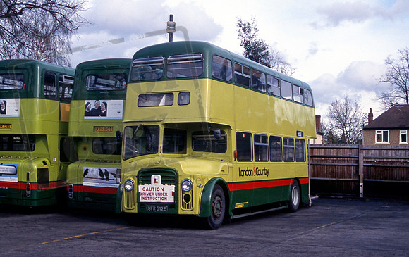 London Country HFR512E Addlestone 491 NH91s3