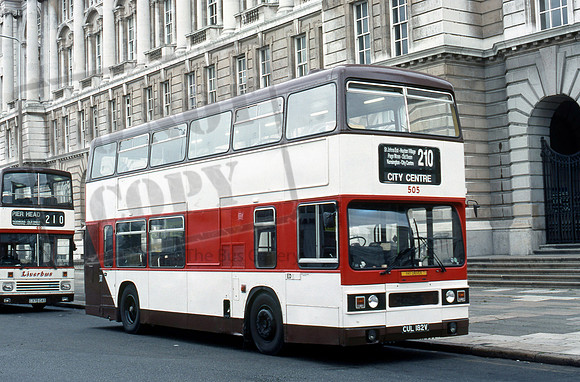 Liverbus CUL182V Mann Island 893