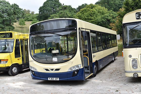 Isle Coaches YJ62JZT Chatsworth 260921