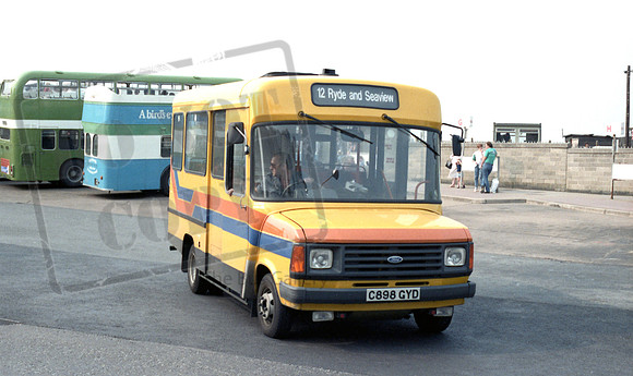 Southern Vectis C898GYD Ryde RP32 86 034