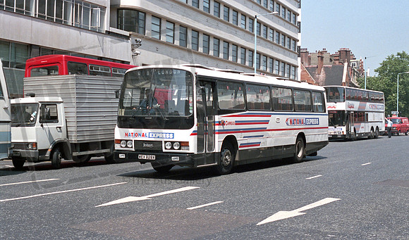 Cambus WEX828X London Victoria RP33 86 009