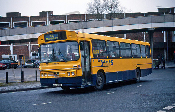 Motts (Yellow Bus) of Stoke Mandeville MUS152P in 4/94