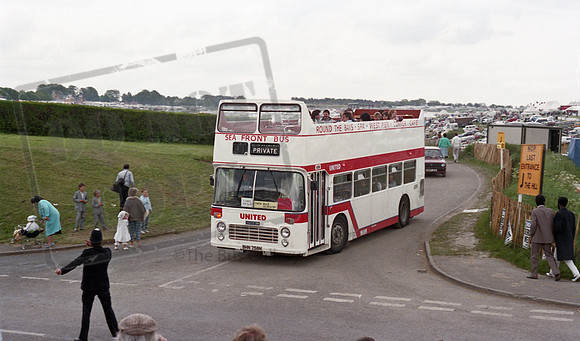 United Auto BHN758N Epsom Racecourse RP29 040686 039